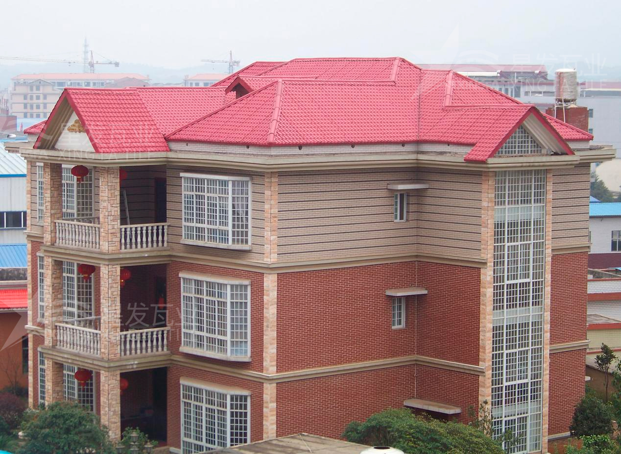 合成樹脂瓦綠色環(huán)保、節(jié)能減排，不會揮發(fā)出有毒的氣味！