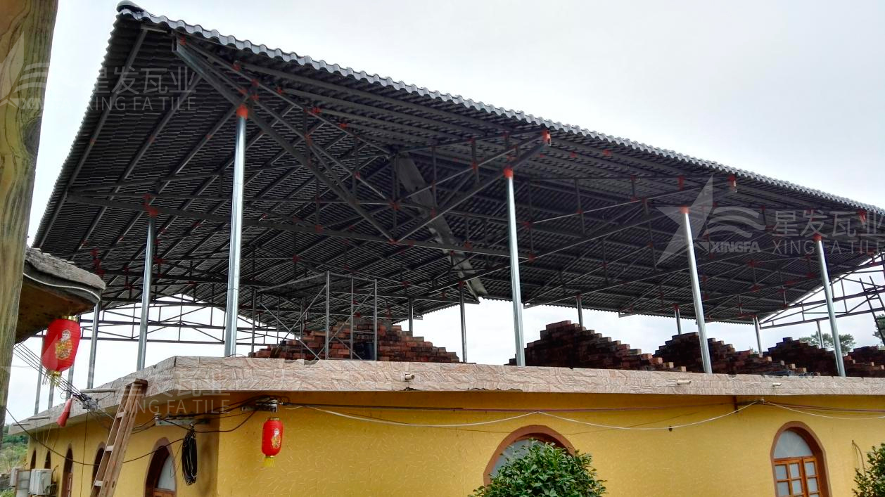 “鋼結(jié)構(gòu)+合成樹脂瓦”屋面建筑體系已被普遍應(yīng)用，促進(jìn)行業(yè)發(fā)展