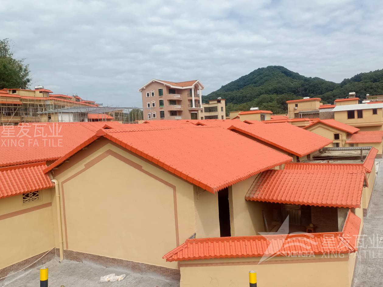 從傳統(tǒng)瓦片升級(jí)到合成樹脂瓦，讓農(nóng)村房屋煥發(fā)新生！